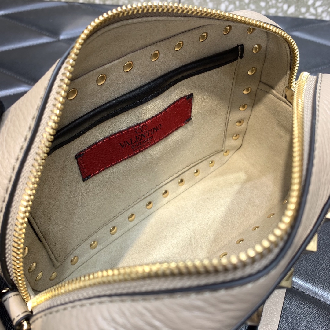 Valentino Garavani Rockstud Crossbody Camera Bag in Grey Grainy Calfskin